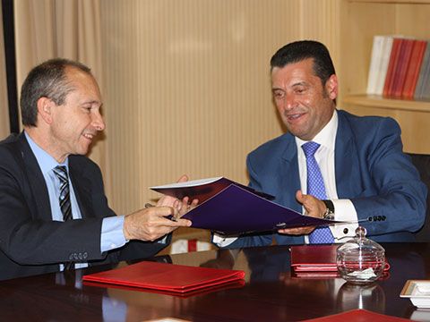 José Mª Martín e Iñaki Durán durante la firma del acuerdo