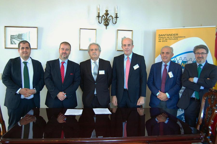 Miembros de Preventiva y Fecor tras la firma del acuerdo