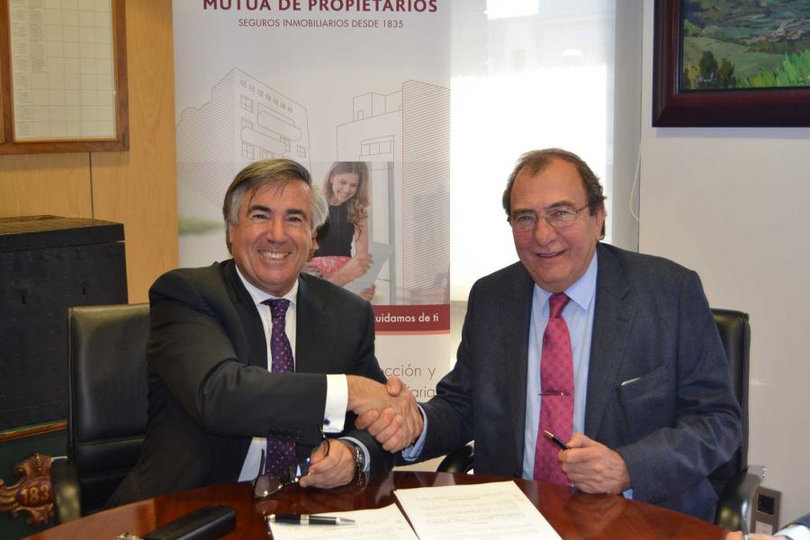 Presidente de Preventiva Seguros, D. Antonio Fernández-Huerga, junto al Presidente de la Mutua de Propietarios D. Jordi Xiol