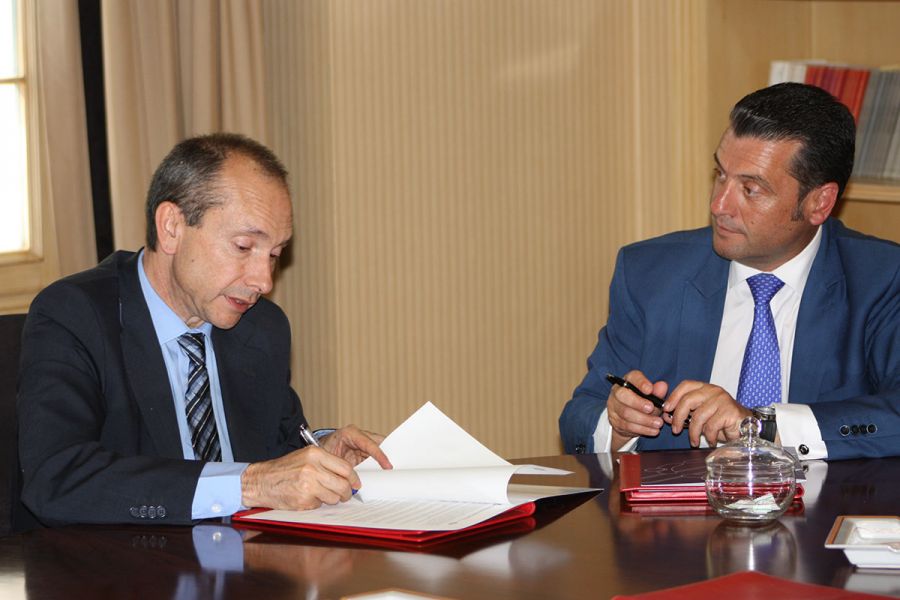 José Mª Martín e Iñaki Durán durante la firma del acuerdo